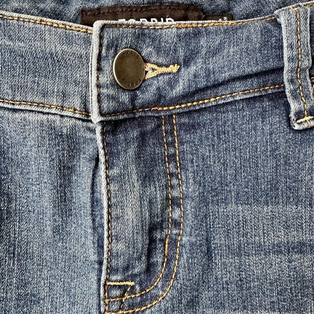 Torrid Jeans Womens 14 Medium Wash Straight Leg Denim Mid Rise - Picture 3 of 8